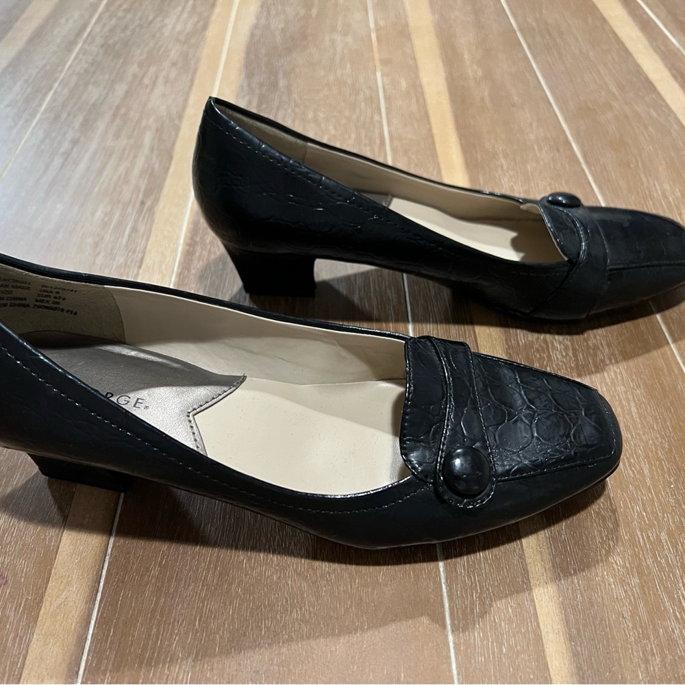 George Heels - Picture 2 of 5